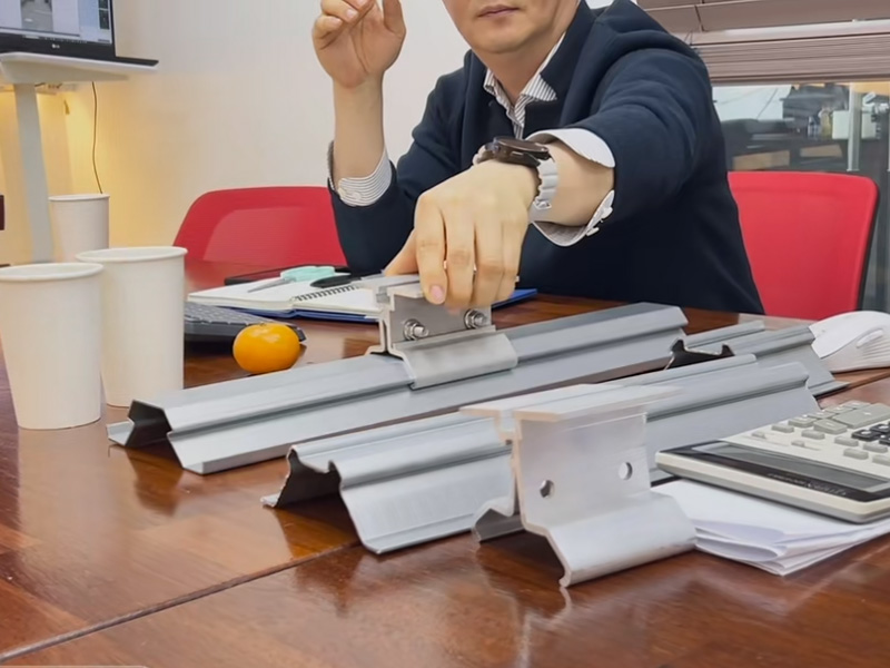 跳出 “内卷” 漩涡！贝斯特全球最奢华冷弯联合韩方研发光伏屋面板型，迈向绿色能源新时代